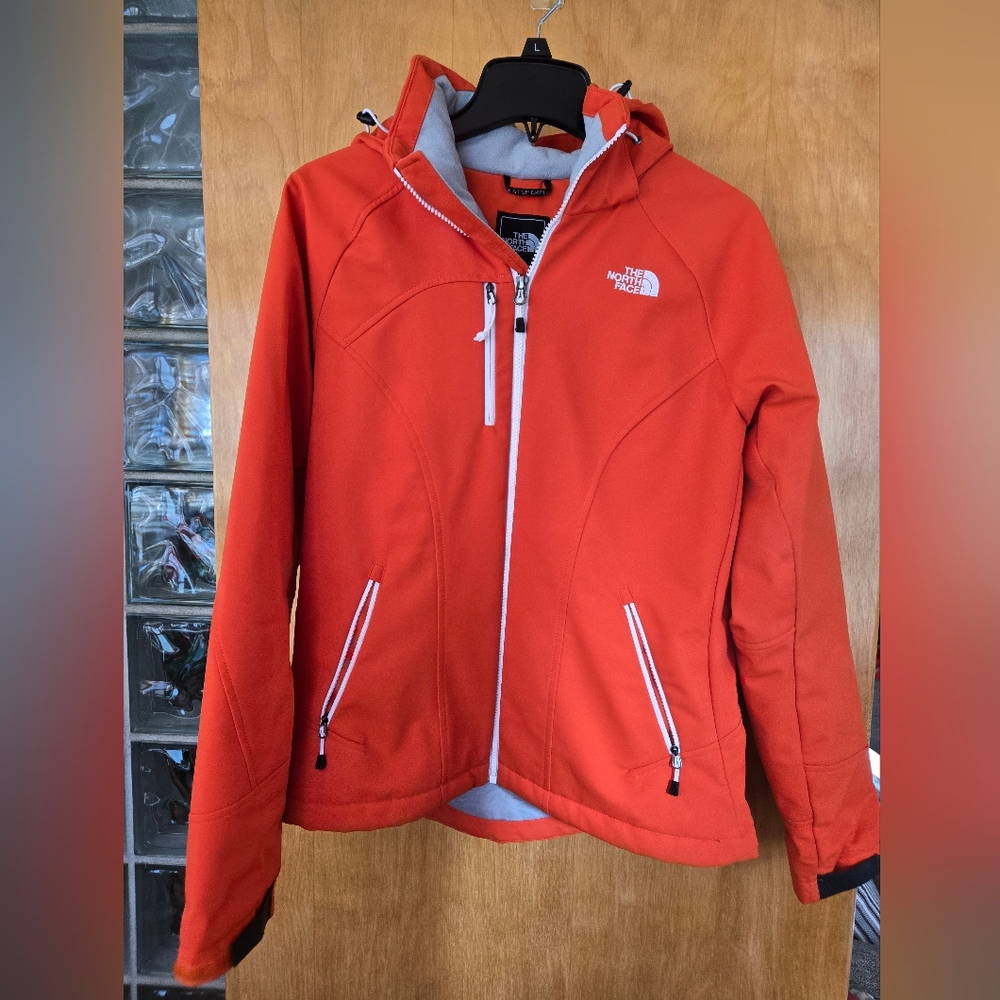 North Face Women's Coat, Size Medium, LIKE NEW!